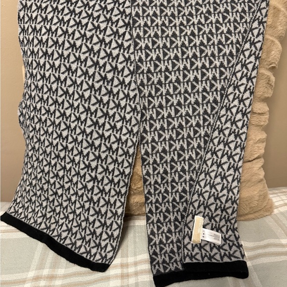 Michael Kors Accessories - 🔥 Michael Kors Signature MK Monogram Knit Scarf - Black/Grey 🔥